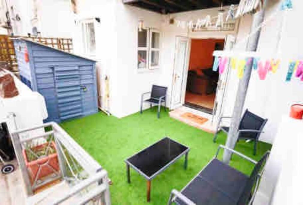 Lovely Two Bedroom Apartment, With Private Garden! Torquay Kültér fotó