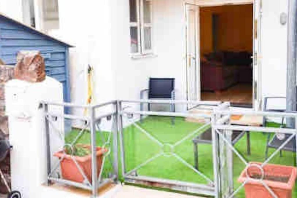Lovely Two Bedroom Apartment, With Private Garden! Torquay Kültér fotó