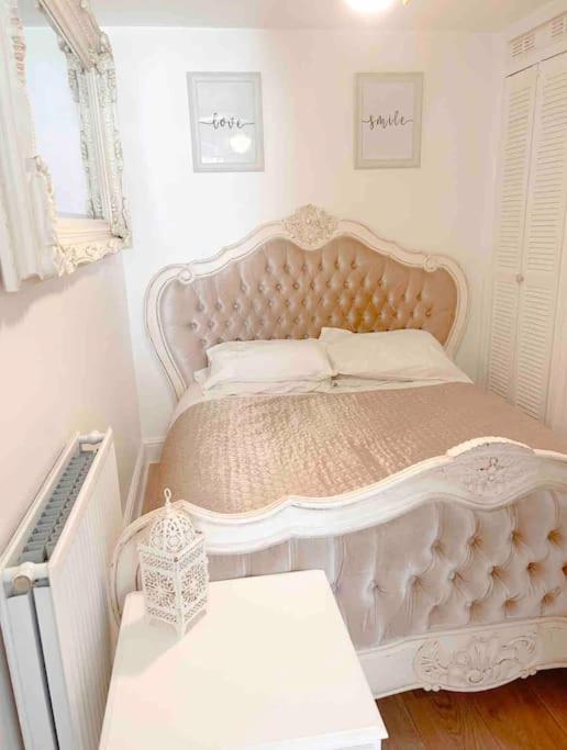 Lovely Two Bedroom Apartment, With Private Garden! Torquay Kültér fotó
