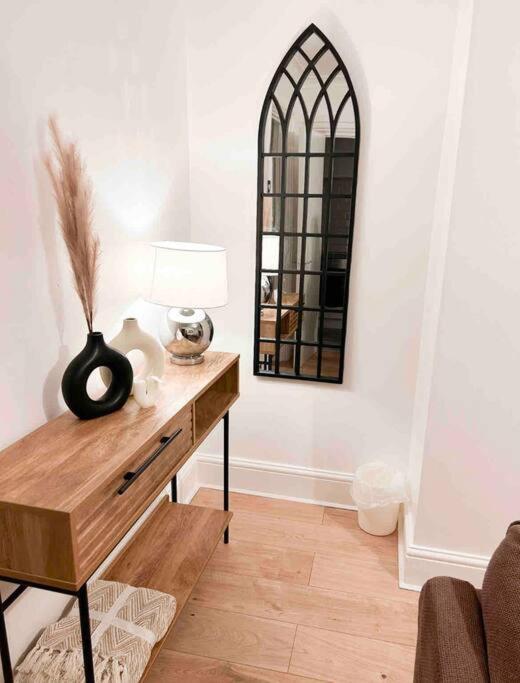 Lovely Two Bedroom Apartment, With Private Garden! Torquay Kültér fotó